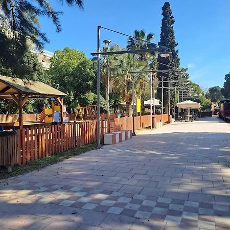 Апартаменти Δίπλα Στο Πάρκο Каламата Екстер'єр фото